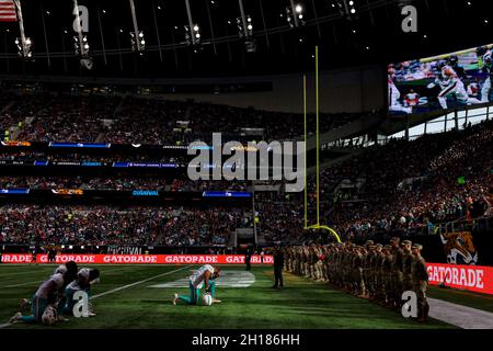 Miami Dolphins linebacker Brennan Scarlett (57) warms up on the field  before an NFL football game against the Cincinnati Bengals, Sunday, Aug.  29, 2021, in Cincinnati. (AP Photo/Zach Bolinger Stock Photo - Alamy