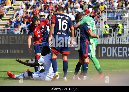 Unipol Domus, Cagliari, Italie, 17 octobre 2021,Nachitan Nandez de Cagliari Calcio, Alessio Cragno de Cagliari Calcio pendant Cagliari Calcio vs UC Sampdoria - football italien Serie Un match Banque D'Images