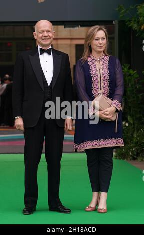 William Hague et son épouse Ffion Hague arrivent pour la première cérémonie de remise des prix Earthshot au Palais Alexandra de Londres.Date de la photo: Dimanche 17 octobre 2021. Banque D'Images