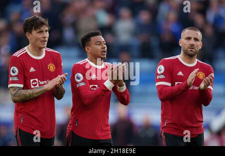 Victor Lindelof, Jesse Lingard et Luke Shaw de Man Utd à temps plein pendant le match de la première ligue entre Leicester City et Manchester United au King Power Stadium, Leicester, Angleterre, le 16 octobre 2021.Photo d'Andy Rowland. Banque D'Images