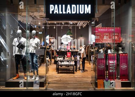 Hong Kong, Chine.07e octobre 2021.Boutique de mode Palladium dans le quartier Tung Chung à Hong Kong.(Photo de Budrul Chukrut/SOPA Images/Sipa USA) crédit: SIPA USA/Alay Live News Banque D'Images