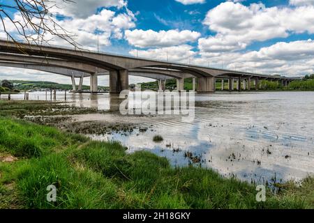 Le pont Medway et la rivière Medway près de Rochester, dans le Kent, en Angleterre Banque D'Images