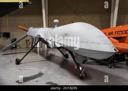 Un avion pilote à distance General Atomics MQ-1B Predator dans le Hilll Aerospace Museum. Banque D'Images