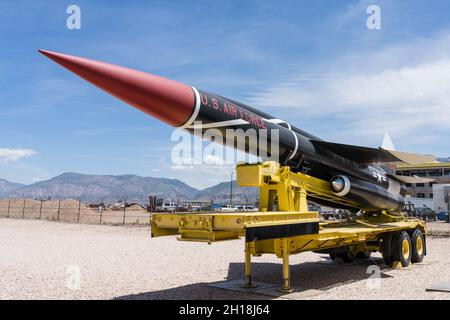 Un Boeing CIM-10 Bomark supersonique missile antiaérien de surface à air à longue portée au Hill Aerospace Museum. Banque D'Images