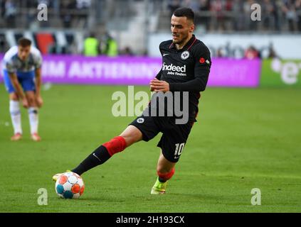 Francfort, Allemagne.16 2021 oct: Football: Bundesliga, Eintracht Frankfurt - Hertha BSC, Matchday 8 au Deutsche Bank Park.Filip Kostic de Francfort en action.Photo: Arne Dedert/dpa - NOTE IMPORTANTE: Conformément aux règlements de la DFL Deutsche Fußball Liga et/ou de la DFB Deutscher Fußball-Bund, il est interdit d'utiliser ou d'avoir utilisé des photos prises dans le stade et/ou du match sous forme de séquences et/ou de séries de photos de type vidéo.Credit: dpa Picture Alliance/Alay Live News Banque D'Images