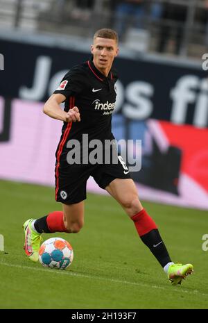 Francfort, Allemagne.16 2021 oct: Football: Bundesliga, Eintracht Frankfurt - Hertha BSC, Matchday 8 au Deutsche Bank Park.Kristijan Jakic de Francfort en action.Photo: Arne Dedert/dpa - NOTE IMPORTANTE: Conformément aux règlements de la DFL Deutsche Fußball Liga et/ou de la DFB Deutscher Fußball-Bund, il est interdit d'utiliser ou d'avoir utilisé des photos prises dans le stade et/ou du match sous forme de séquences et/ou de séries de photos de type vidéo.Credit: dpa Picture Alliance/Alay Live News Banque D'Images