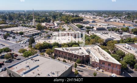 Vue aérienne de jour du centre urbain de Turlock, Californie, États-Unis. Banque D'Images