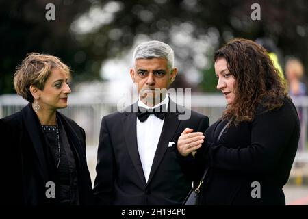 Le maire de Londres Sadiq Kahn arrive pour la première cérémonie de remise des prix Earthshot au Palais Alexandra de Londres.Date de la photo: Dimanche 17 octobre 2021. Banque D'Images