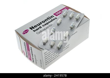 Boîte de pilules Pfizer Neurontin ou Gabapentin.La gabapentine est un médicament utilisé pour traiter l'épilepsie, la douleur neuropathique, les bouffées de chaleur et la syndr des jambes sans repos Banque D'Images