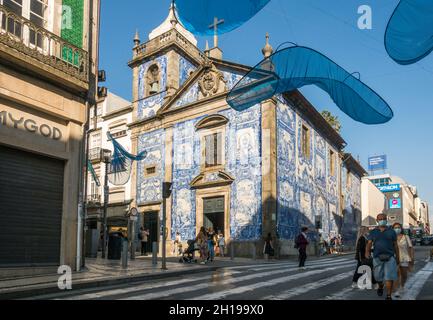 Capela Das Almas, mur extérieur Chapelle couverte d'azulejos, Porto, Portugal, Banque D'Images