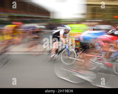 Plan panoramique du mouvement dans le championnat de cyclisme sur route Banque D'Images