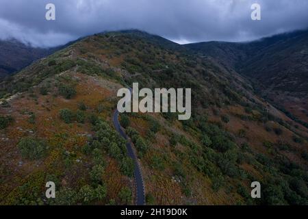 Vue aérienne d'une route de montagne à Puerto de Honduras, Espagne Banque D'Images