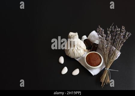 Composition de spa avec produits naturels de soins du corps et lavande, copier l'espace. Banque D'Images