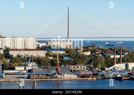 Vladivostok, Russie - 11 octobre 2021 vue sur le pont russe Banque D'Images