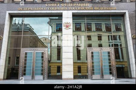 15 octobre 2021.Moscou, Russie.Le bâtiment du Conseil de la Fédération - la chambre haute de l'Assemblée fédérale de la Fédération de Russie. Banque D'Images