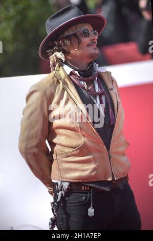 Rome, Italie.17 octobre 2021.Johnny Depp assiste au tapis rouge du film "Puffins" lors de la 19e Alice Nella Città 2021 à l'Auditorium Parco Della Musica le dimanche 17 octobre 2021 à Rome, Italie.Photo de Rocco Spaziani/UPI crédit: UPI/Alay Live News Banque D'Images