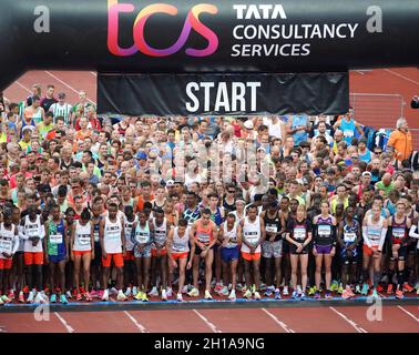 Début du marathon pendant le Marathon TCS d'Amsterdam 2021 le 17 octobre 2021 à Amsterdam, pays-Bas Credit: SCS/Soenar Chamid/AFLO/Alamy Live News Banque D'Images