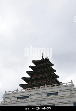 Une grande pagode au palais Gyeongbokgung à Séoul, en Corée du Sud. Banque D'Images