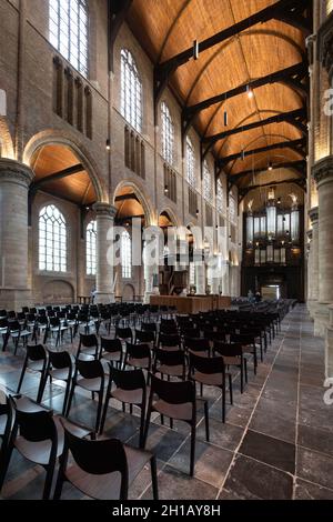 Plafond en bois avec colonne dans la 'Nieuwe Kerk' (Nouvelle église) dans l'ancien centre-ville de Delft, aux pays-Bas Banque D'Images