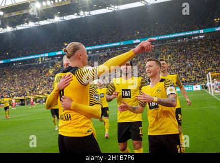 Jubilation DO UM goalschuetze Erling HAALAND (DO) après son but à 2: 0, de gauche à droite Julian BRANDT (DO), Erling HAALAND (DO), Emre CAN (DO), Marco REUS (DO), Thomas MEUNIER (DO),Football 1.Bundesliga, 08.matchday, Borussia Dortmund (DO) - FSV FSV FSV Mainz 05 (MZ), le 16 octobre 2021 à Dortmund/Allemagne.#DFL les règlements interdisent toute utilisation de photographies comme séquences d'images et/ou quasi-vidéo # Â Banque D'Images