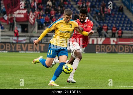 Brondby, Danemark., .Mikael Uhre (11) de Broendby IF et Manjrekar James (5) de Vejle Boldklub vus pendant le match 3F Superliga entre Broendby IF et Vejle Boldklub à Brondby Stadion.(Crédit photo : Gonzales photo/Alamy Live News Banque D'Images