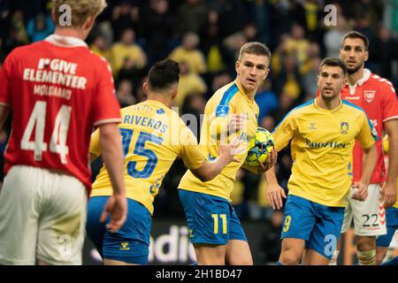 Brondby, Danemark., .Mikael Uhre (11) de Broendby IF marque ses points pour 2-2 et célèbre avec le faiseur d'aide Blas Riveros (15) pendant le match 3F Superliga entre Broendby IF et Vejle Boldklub à Brondby Stadion.(Crédit photo : Gonzales photo/Alamy Live News Banque D'Images