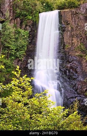 ruisseaux suédois, rivières avec petites et grandes cascades dans la nature intacte. loisirs, aventure et beaucoup de détente dans la nature incomparable. Banque D'Images