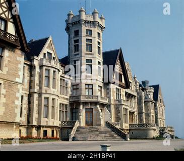 PALACIO REAL REALIZADO ENTRE 1908 Y 1911 - SEDE DE LA UNIVERSIDAD INTERNACIONAL MENENDEZ PELAYO.AUTEUR: JAVIER GONZALEZ DE RIANCHO / GONZALO BRINGAS VEGA.EMPLACEMENT : PALACIO DE LA MAGDALENA.Santander.Cantabrie.ESPAGNE. Banque D'Images