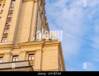 Détails du bâtiment de l'hôtel Ukraina.Conçu par A Mordvinov et V Oltarzhevsky dans le style néoclassique stalinien, Moscou, Russie Banque D'Images