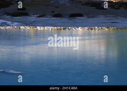 Effet de séparation sur le lac Sorapis, Dolomites, Italie Banque D'Images