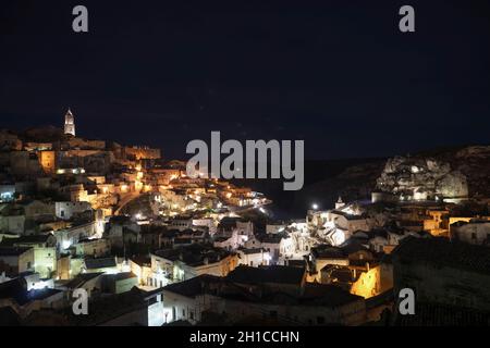 Vue nocturne de Matera, Basilicate, Italie, Europe Banque D'Images