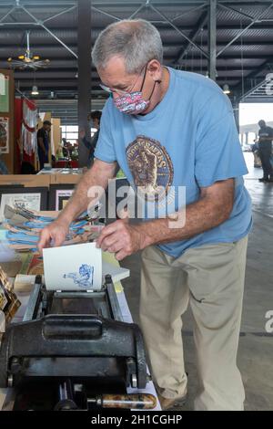 Detroit, Michigan - Power to the Press Fest, un festival de méthodes d'impression traditionnelles et d'art de l'impression.Les imprimeurs vendent leur travail et en font la démonstration Banque D'Images