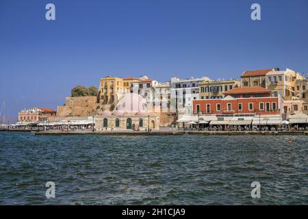 Venezianischer Hafen mit Kioutsouk Hassan Moschee, Chania, Kreta, Griechenland Banque D'Images