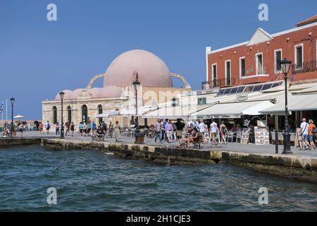 Venezianischer Hafen mit Kioutsouk Hassan Moschee, Chania, Kreta, Griechenland Banque D'Images