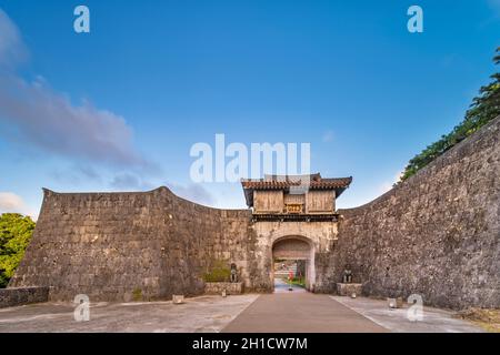 Kankaimon porte de Château Shuri's dans le quartier de Shuri de Naha, capitale de la préfecture d'Okinawa, Japon. Banque D'Images