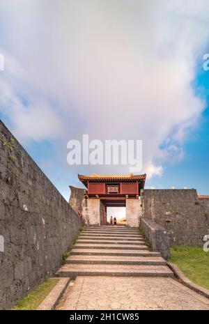 Shukujunmon porte de Château Shuri's dans le quartier de Shuri de Naha, capitale de la préfecture d'Okinawa, Japon. Banque D'Images