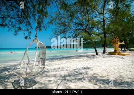 Plage de Saracen Bay au paradis tropical île de Koh Rong Samloen près de Siahnaoukville au Cambodge Banque D'Images