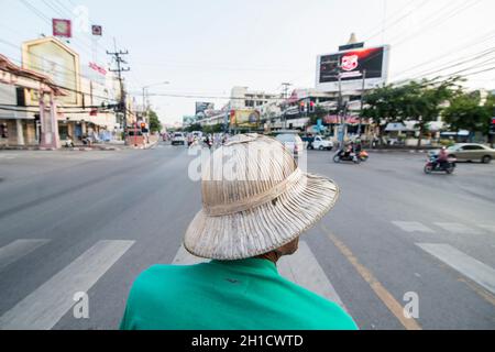 Un vélo riksha dans la ville de Hua Hin dans la province de Prachuap Khiri Khan en Thaïlande. Thaïlande, Hua Hin, novembre 2019 Banque D'Images