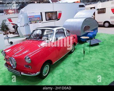 DÜSSELDORF, NRW, ALLEMAGNE - 29 AOÛT 2018 : location de camping-cars ou de camping-cars à une exposition. Liberté de concept, vacances en famille, vacances Banque D'Images