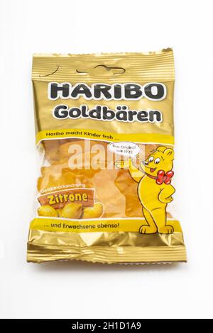 HUETTENBERG, ALLEMAGNE - 2020-02 25 Product Shot LES sucreries HARIBO Lemon isolées sur blanc Banque D'Images