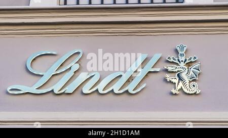 Trèves, ALLEMAGNE - 13 SEPTEMBRE 2019 : logo Lindt sur une maison de Facade dans un magasin de détail À TRÈVES, ALLEMAGNE. La marque est l'une des plus importantes dans choc Banque D'Images