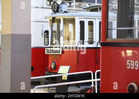 In der ehemaligen Remise Erdberg ist 2014 das neue Verkehrsmuseum der Wiener Linien entstanden.Es zeigt historische und moderne Fahrzeuge und bietet Banque D'Images