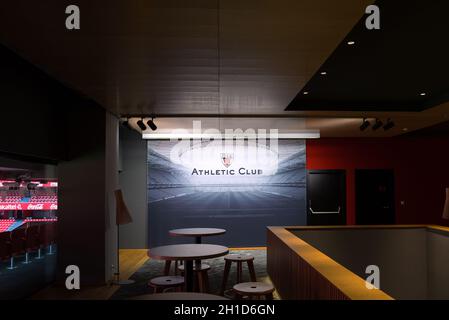 Vue sur la façade du stade de football San Mames à Bilbao, Pays basque, Espagne Banque D'Images