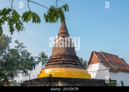 Le temple Wat Tra Phang Thong dans le parc historique de Sukhothai dans le Provin Sukhothai en Thaïlande. Thaïlande, Sukhothai, novembre 2019 Banque D'Images