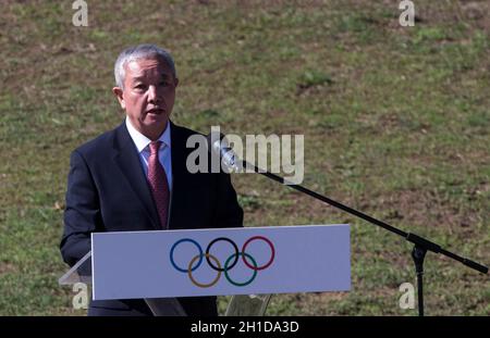 Olympie ancienne, Grèce.18 octobre 2021.Représentant spécial et vice-président de Beijing 2022 Yu Zaiqing s'adresse à la cérémonie olympique d'éclairage à la flamme pour les Jeux Olympiques d'hiver de Beijing 2022, à l'ancienne Olympie, Grèce, le 18 octobre 2021.Crédit: Marios Lolos/Xinhua/Alamy Live News Banque D'Images