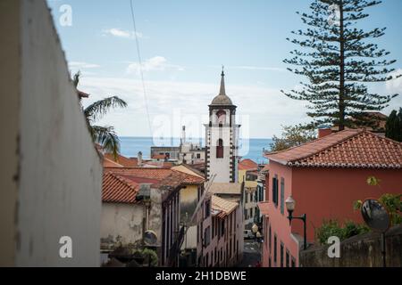 L'église de Sao Pedro dans le centre ville de Funchal sur l'île de Madère du Portugal. Portugal, Madère, avril 2018 Banque D'Images