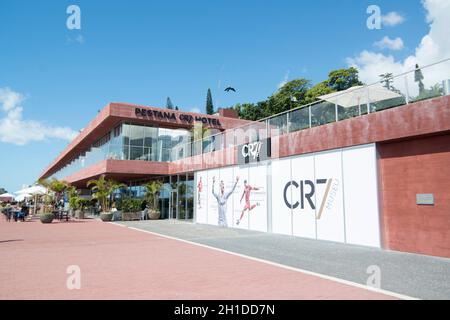 L'hôtel Pestana 7 et le musée du joueur de football Cristiano Ronaldo du Portugal dans la ville de Funchal sur l'île de Madère du Portugal. Portu Banque D'Images