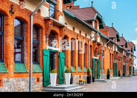 Stettin, Pologne, juin 2018 abattoir rénové du début des années 1900 dans le port, adopté pour le restaurant. Quai des douanes et Stettin Boulevards Banque D'Images