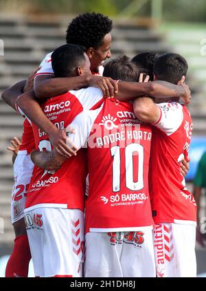 LAVRADIO, PORTUGAL - OCTOBRE 16: Bruno Rodrigues de SC Braga fête avec des coéquipiers après avoir marquant un but, pendant le match de la coupe portugaise entre UFC Moitense et SC Braga à l'Estadio Alfredo Da Silva le 17 octobre 2021 à Lavradio, Portugal.(Support MB) Banque D'Images