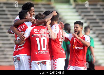 LAVRADIO, PORTUGAL - OCTOBRE 16: Bruno Rodrigues de SC Braga fête après avoir marquant un but, lors du match de la coupe portugaise entre UFC Moitense et SC Braga à l'Estadio Alfredo Da Silva le 17 octobre 2021 à Lavradio, Portugal.(Support MB) Banque D'Images